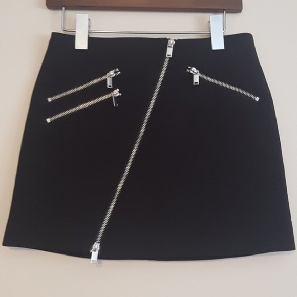 H&M Dresses & Skirts - H&M asymmetrical zip mini skirt